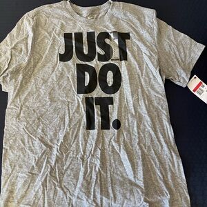 Nike Men's Gray T-Shirt